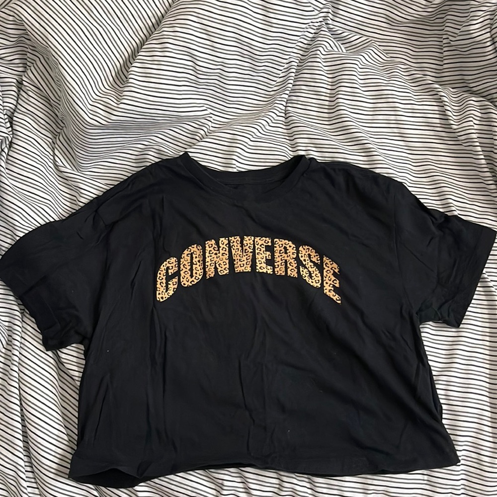 Black converse cropped shirt | size small